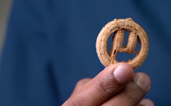 Biscotti proteici µBites prodotti con lieviti a partire da plastica PET e scarti agricoli