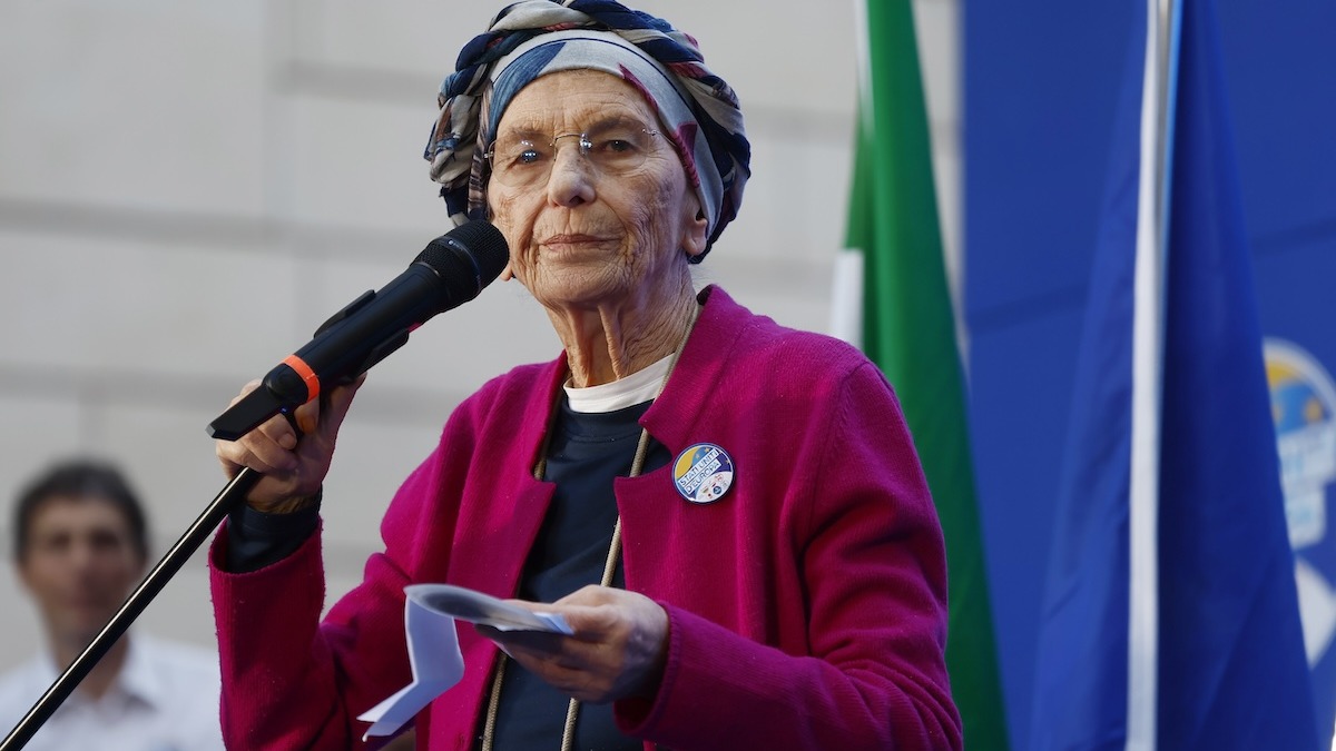 Emma Bonino sorridente in un momento informale, lontano dai riflettori della politica