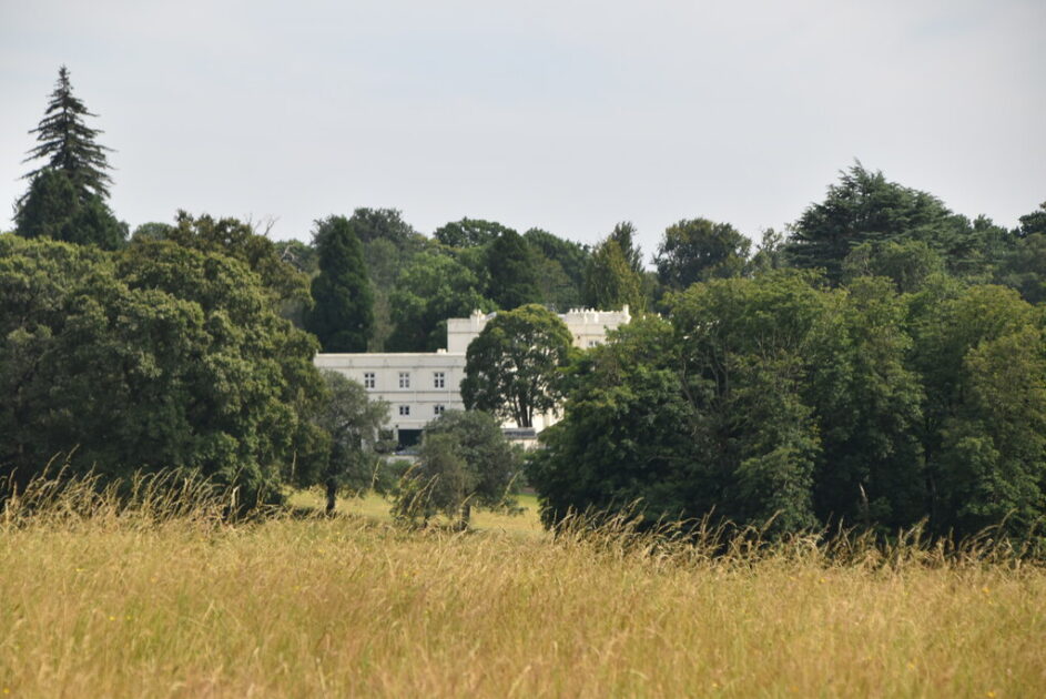 Il principe che ha battuto la polizia: mandati illegittimi, ma l'indagine su Andrew Mountbatten-Windsor va avanti 2 Il Royal Lodge nel Windsor Great Park, ex residenza di Andrew Mountbatten-Windsor
