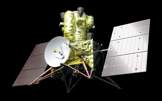 Rappresentazione grafica della sonda giapponese della missione MMX, con i pannelli solari aperti, su sfondo nero