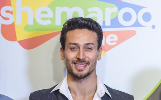 L'attore indiano Tiger Shroff sorride al lancio di una piattaforma streaming nell'aprile 2019, in una foto di repertorio